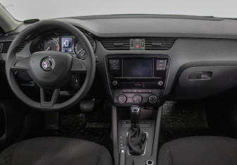 Подержанный автомобиль Skoda Octavia Liftback 2020 года (13 фото)