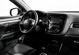 Подержанный автомобиль Mitsubishi Outlander 2015 года (7 фото)