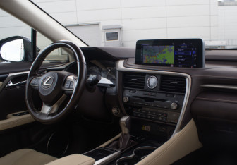 Подержанный автомобиль Lexus RX 2020 года (9 фото)