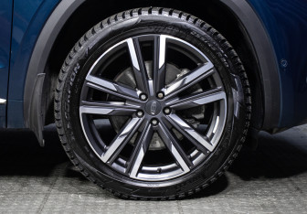 Подержанный автомобиль Geely Monjaro 2023 года (26 фото)