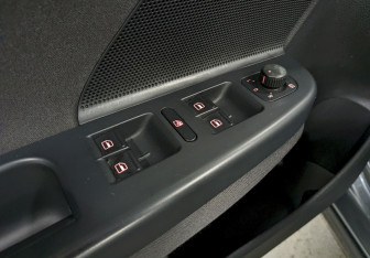 Подержанный автомобиль Volkswagen Jetta Sedan 2010 года (12 фото)