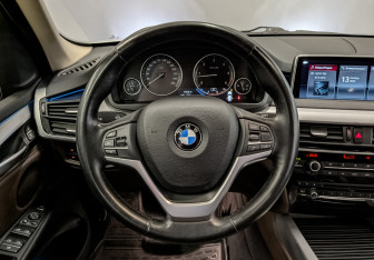 Подержанный автомобиль BMW X5 2018 года (22 фото)