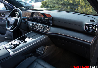 Подержанный автомобиль Jaecoo J8 2024 года (7 фото)