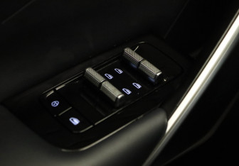 Подержанный автомобиль Geely Atlas 2024 года (26 фото)