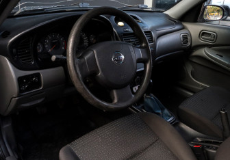 Подержанный автомобиль Nissan Almera Classic 2008 года (11 фото)