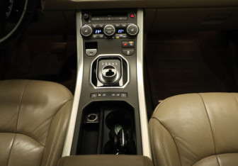 Подержанный автомобиль Land Rover Range Rover Evoque 2015 года (10 фото)