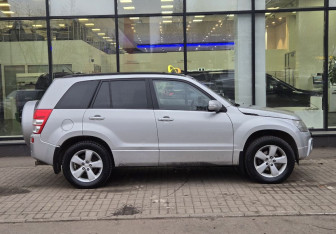 Подержанный автомобиль Suzuki Grand Vitara 2008 года (4 фото)