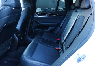 Подержанный автомобиль BMW X3 2019 года (10 фото)