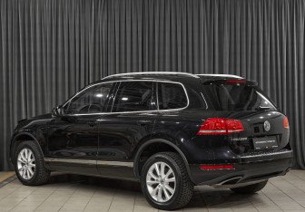 Подержанный автомобиль Volkswagen Touareg 2013 года (7 фото)