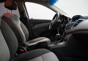 Подержанный автомобиль Chevrolet Cruze Sedan 2011 года (10 фото)