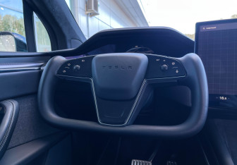 Подержанный автомобиль Tesla Model X 2023 года (14 фото)