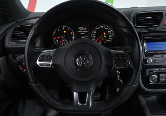 Подержанный автомобиль Volkswagen Scirocco 2011 года (10 фото)