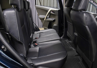 Подержанный автомобиль Toyota RAV4 2018 года (12 фото)