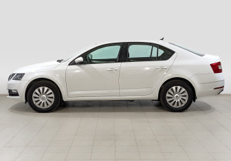 Подержанный автомобиль Skoda Octavia Liftback 2019 года (8 фото)