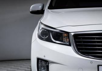 Подержанный автомобиль Kia Carnival 2016 года (16 фото)