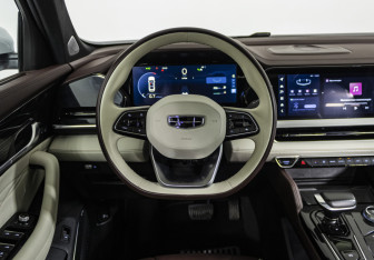 Подержанный автомобиль Geely Monjaro 2023 года (10 фото)