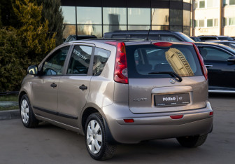 Подержанный автомобиль Nissan Note 2008 года (5 фото)