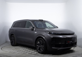 Подержанный автомобиль LiXiang L9 2023 года (3 фото)