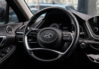 Подержанный автомобиль Hyundai Sonata 2020 года (11 фото)