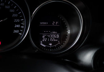 Подержанный автомобиль Mazda CX-5 2014 года (11 фото)
