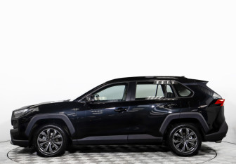 Подержанный автомобиль Toyota RAV4 2025 года (6 фото)