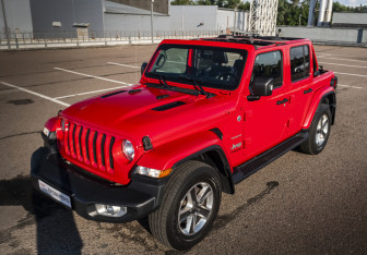 Подержанный автомобиль Jeep Wrangler 2018 года (2 фото)