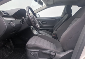 Подержанный автомобиль Volkswagen Passat CC 2011 года (10 фото)