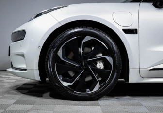 Подержанный автомобиль Zeekr 001 2023 года (15 фото)