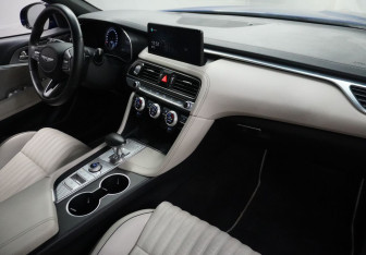 Подержанный автомобиль Genesis G70 2021 года (10 фото)