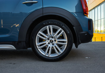 Подержанный автомобиль MINI Countryman 2020 года (13 фото)