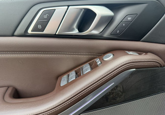 Подержанный автомобиль BMW X5 2023 года (13 фото)