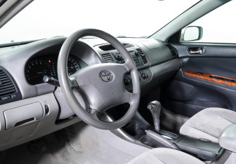 Подержанный автомобиль Toyota Camry Sedan 2002 года (14 фото)