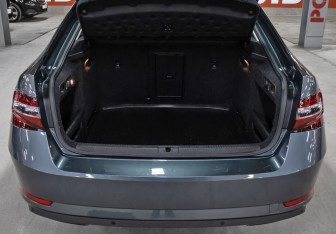 Подержанный автомобиль Skoda Superb Liftback 2019 года (10 фото)