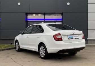 Подержанный автомобиль Skoda Rapid Liftback 2017 года (7 фото)