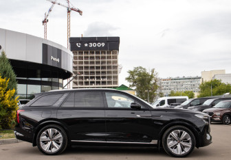 Подержанный автомобиль Hongqi E-HS9 2021 года (3 фото)