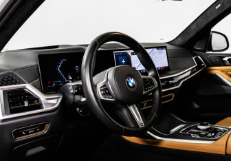 Подержанный автомобиль BMW X7 2024 года (11 фото)