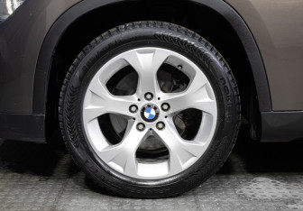 Подержанный автомобиль BMW X1 2013 года (24 фото)