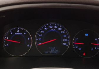 Подержанный автомобиль Hyundai Santa Fe 2011 года (12 фото)