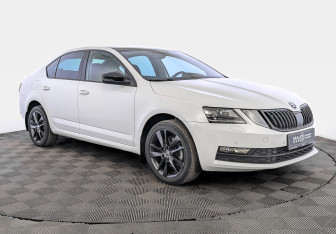 Подержанный автомобиль Skoda Octavia Liftback 2019 года (3 фото)