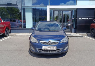 Подержанный автомобиль Opel Astra Wagon 2011 года (2 фото)