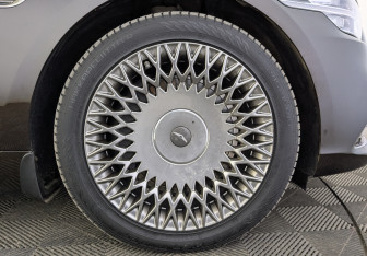 Подержанный автомобиль Genesis G90 2019 года (12 фото)