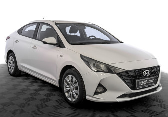 Подержанный автомобиль Hyundai Solaris Sedan 2021 года (3 фото)
