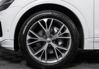 Подержанный автомобиль Audi Q8 2019 года (35 фото)