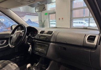 Подержанный автомобиль Skoda Fabia Hatchback 2007 года (8 фото)