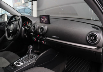 Подержанный автомобиль Audi A3 Sedan 2017 года (11 фото)