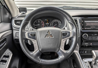 Подержанный автомобиль Mitsubishi Pajero Sport 2019 года (22 фото)