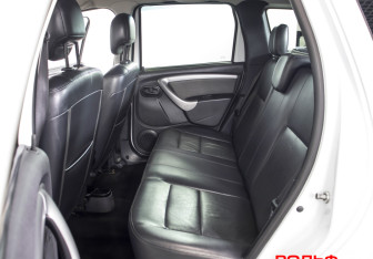 Подержанный автомобиль Renault Duster 2012 года (10 фото)