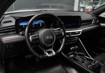 Подержанный автомобиль Kia K5 2020 года (15 фото)