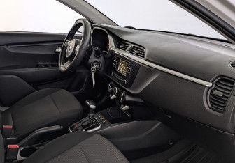 Подержанный автомобиль Kia Rio Sedan 2021 года (13 фото)
