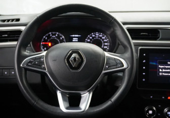 Подержанный автомобиль Renault Arkana 2022 года (12 фото)